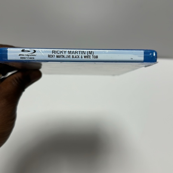 Ricky Martin Live Black and White Tour Blu-ray Disc - Picture 2 of 5